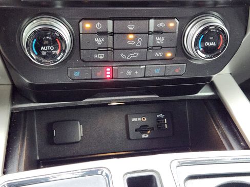 Used 2015 Ford F150 Lariat w/ Equipment Group 502A Luxury image 23