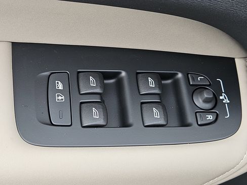 New 2026 Volvo XC60 B5 Core w/ Protection Package image 19