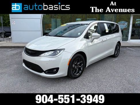 Used 2019 Chrysler Pacifica Touring Plus FWD image 1