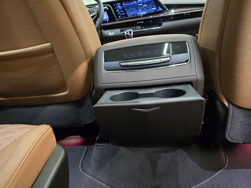 Used 2024 Cadillac Escalade Sport w/ Touring Package AWD/4WD image 38