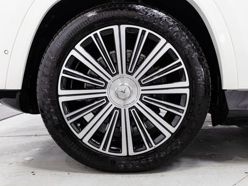Used 2024 Mercedes-Benz Maybach GLS 600 4MATIC image 39