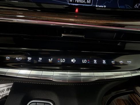 Certified 2022 Cadillac Escalade ESV Premium Luxury AWD/4WD image 19