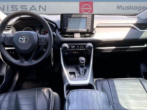 Used 2020 Toyota RAV4 LE FWD image 7