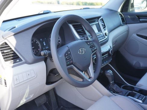Used 2016 Hyundai Tucson SE w/ Option Group 02 FWD image 17