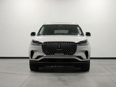 Used 2025 Lincoln Aviator Reserve w/ Luxury Package image 9