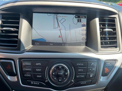 Used 2019 Nissan Pathfinder SL AWD/4WD image 18