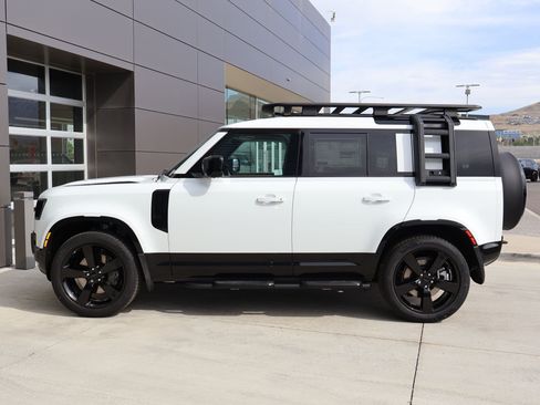 New 2026 Land Rover Defender 110 X-Dynamic SE AWD/4WD image 9