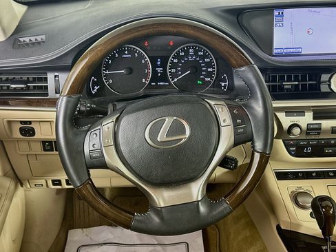 Used 2013 Lexus ES 350 w/ Luxury Pkg FWD image 18