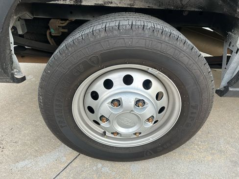 Used 2023 Ford Transit 250 Medium Roof AWD image 54