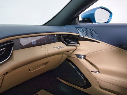 Certified 2025 Ferrari Roma Spider RWD image 17
