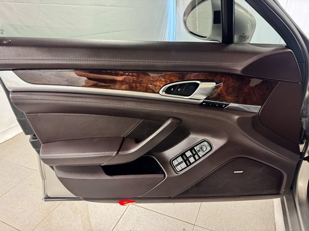 Used 2013 Porsche Panamera AWD/4WD image 18