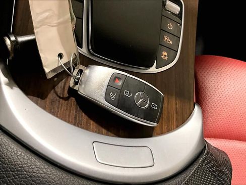 Used 2021 Mercedes-Benz GLC 300 4MATIC image 15