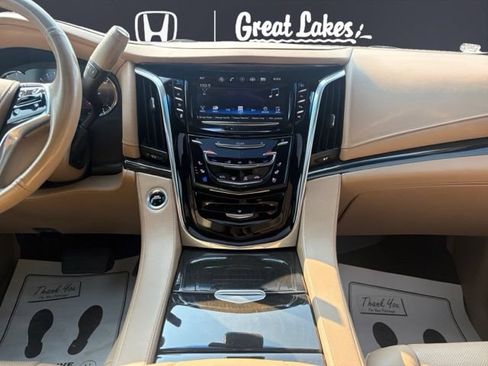 Used 2019 Cadillac Escalade Platinum AWD/4WD image 11