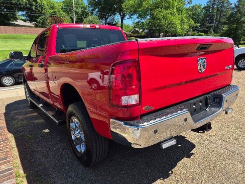 Used 2018 RAM 2500 Tradesman w/ Chrome Appearance Group AWD/4WD image 4