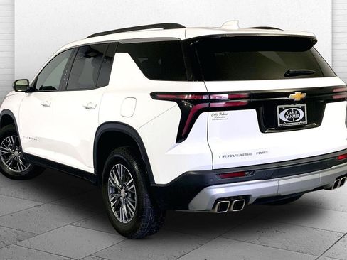 Used 2024 Chevrolet Traverse LT AWD/4WD image 11