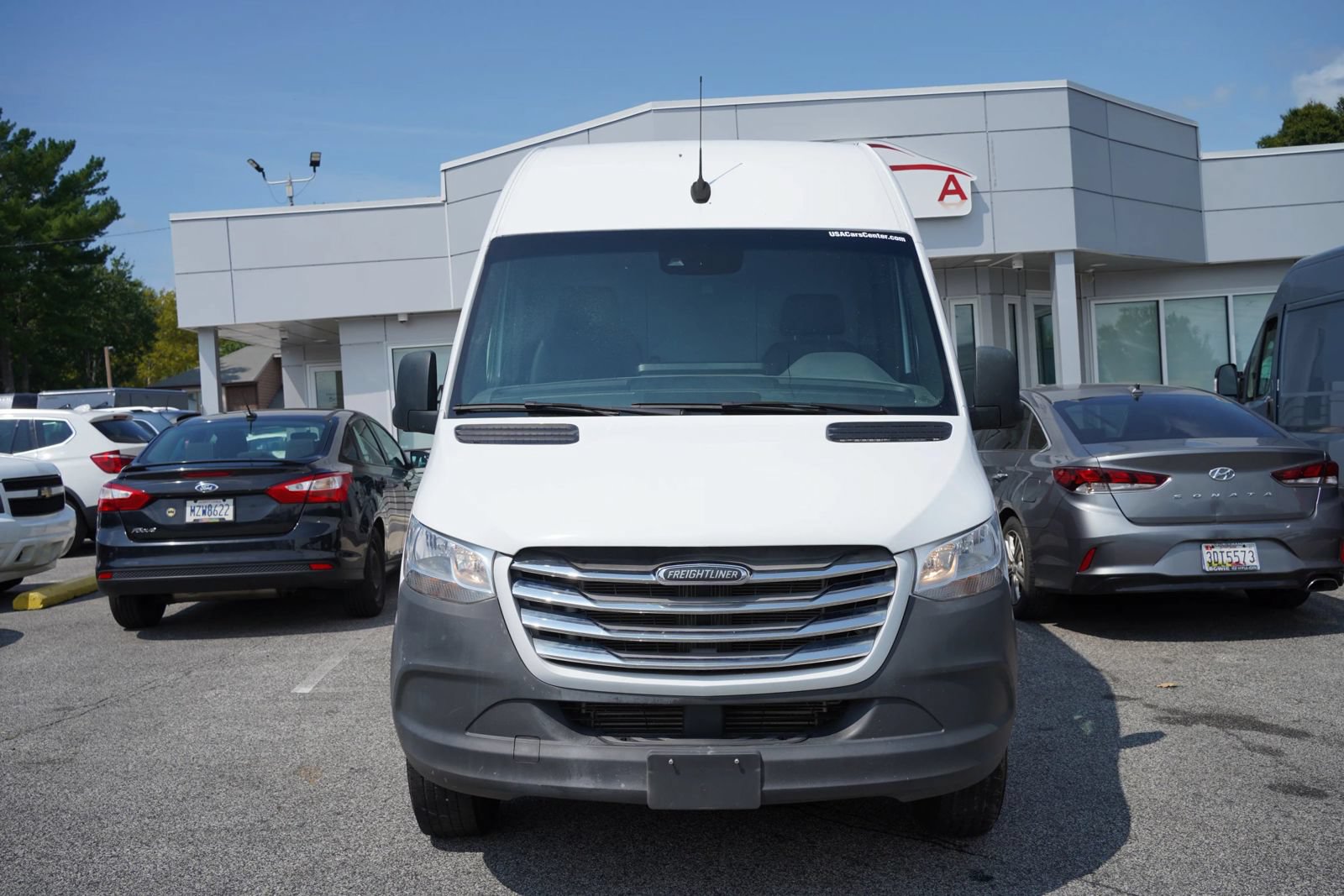 Used 2021 Freightliner Sprinter 2500 RWD image 4