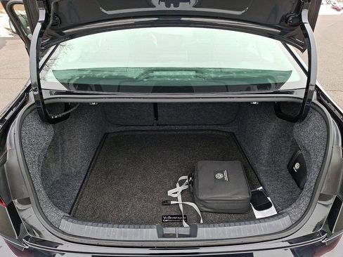 Used 2023 Volkswagen Jetta SE w/ Black Wheel Package image 27