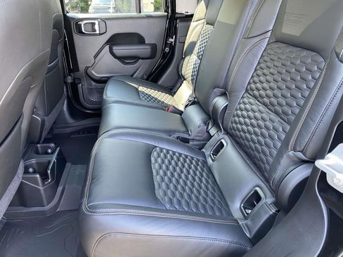 New 2025 Jeep Gladiator Sport image 12