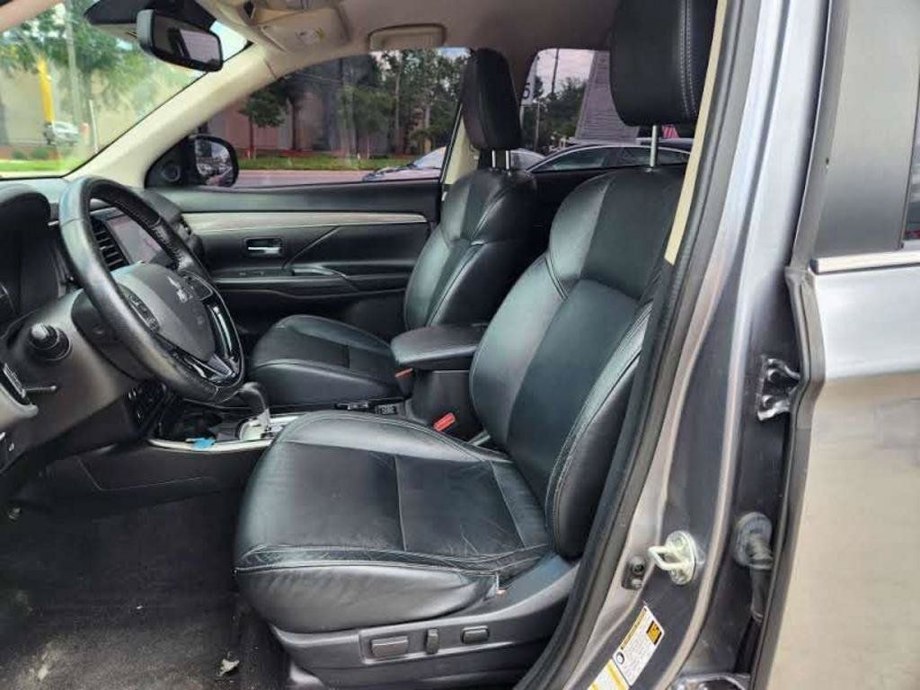 Used 2020 Mitsubishi Outlander SE AWD/4WD image 11