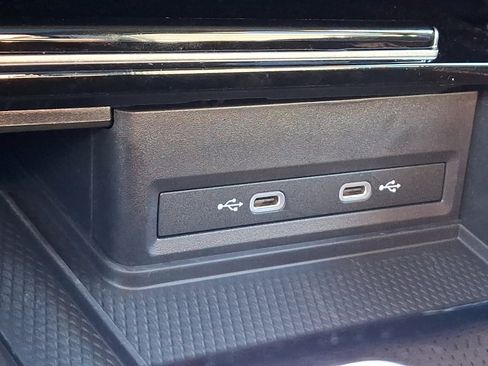 Certified 2025 Volkswagen Atlas Peak Edition SE image 24