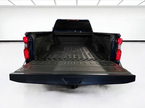 Used 2022 Chevrolet Silverado 2500 Custom w/ Custom Value Package AWD/4WD image 18