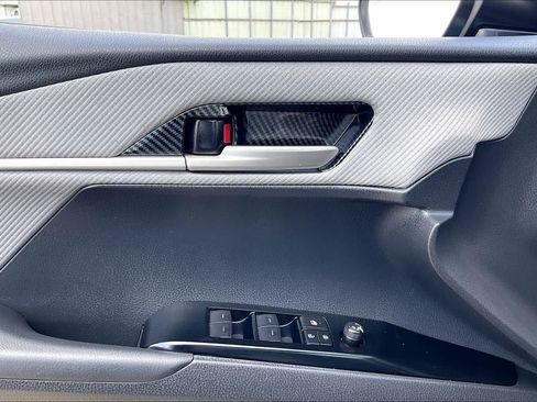 Used 2025 Toyota Camry SE FWD image 33