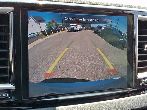 Used 2024 Chrysler Pacifica Touring-L FWD image 18