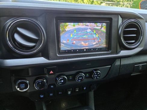 Used 2019 Toyota Tacoma TRD Off-Road w/ Technology Package AWD/4WD image 22