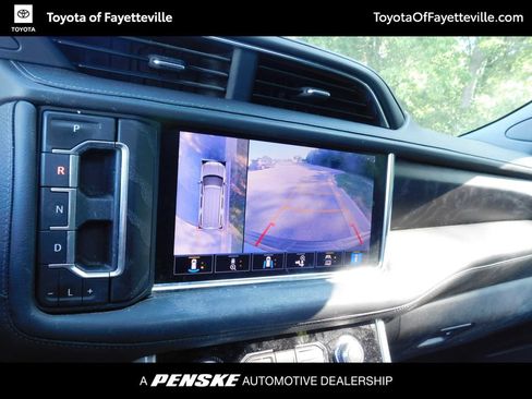 Used 2021 GMC Yukon XL Denali AWD/4WD image 5