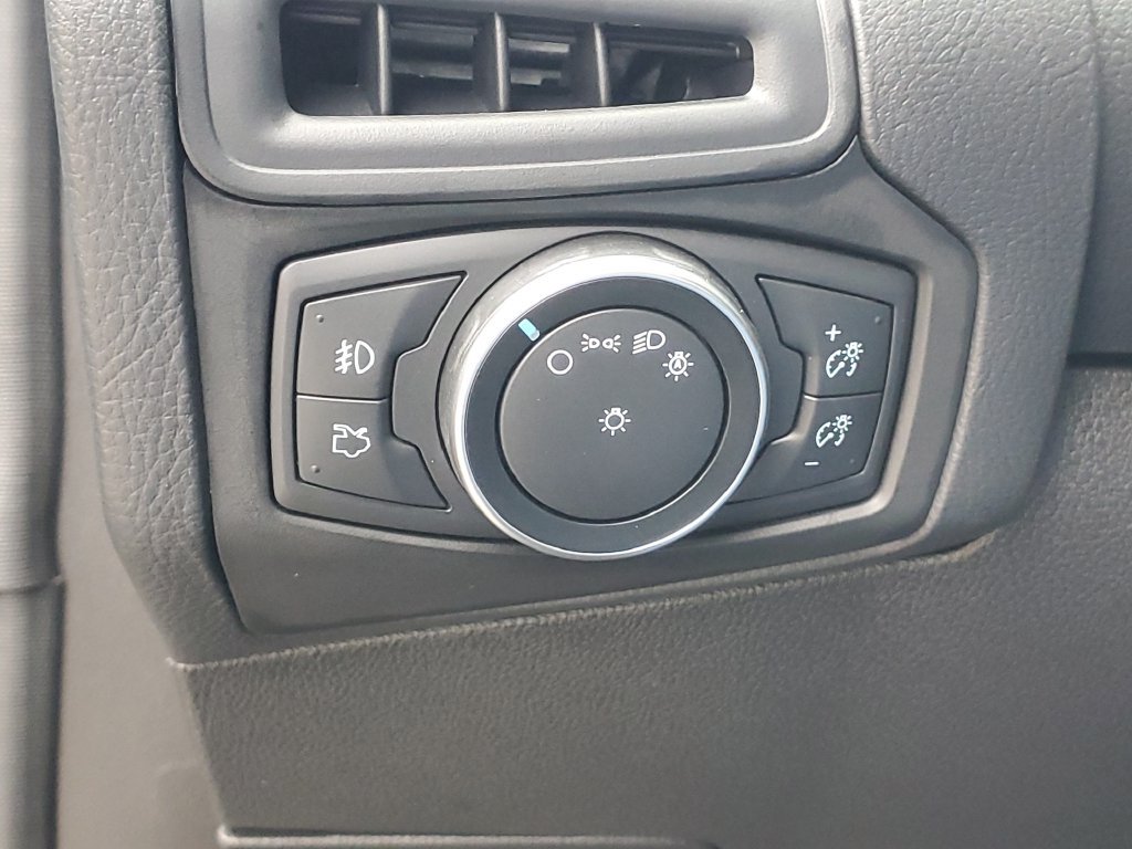 Used 2018 Ford Focus SEL w/ Cold Weather Package FWD image 15