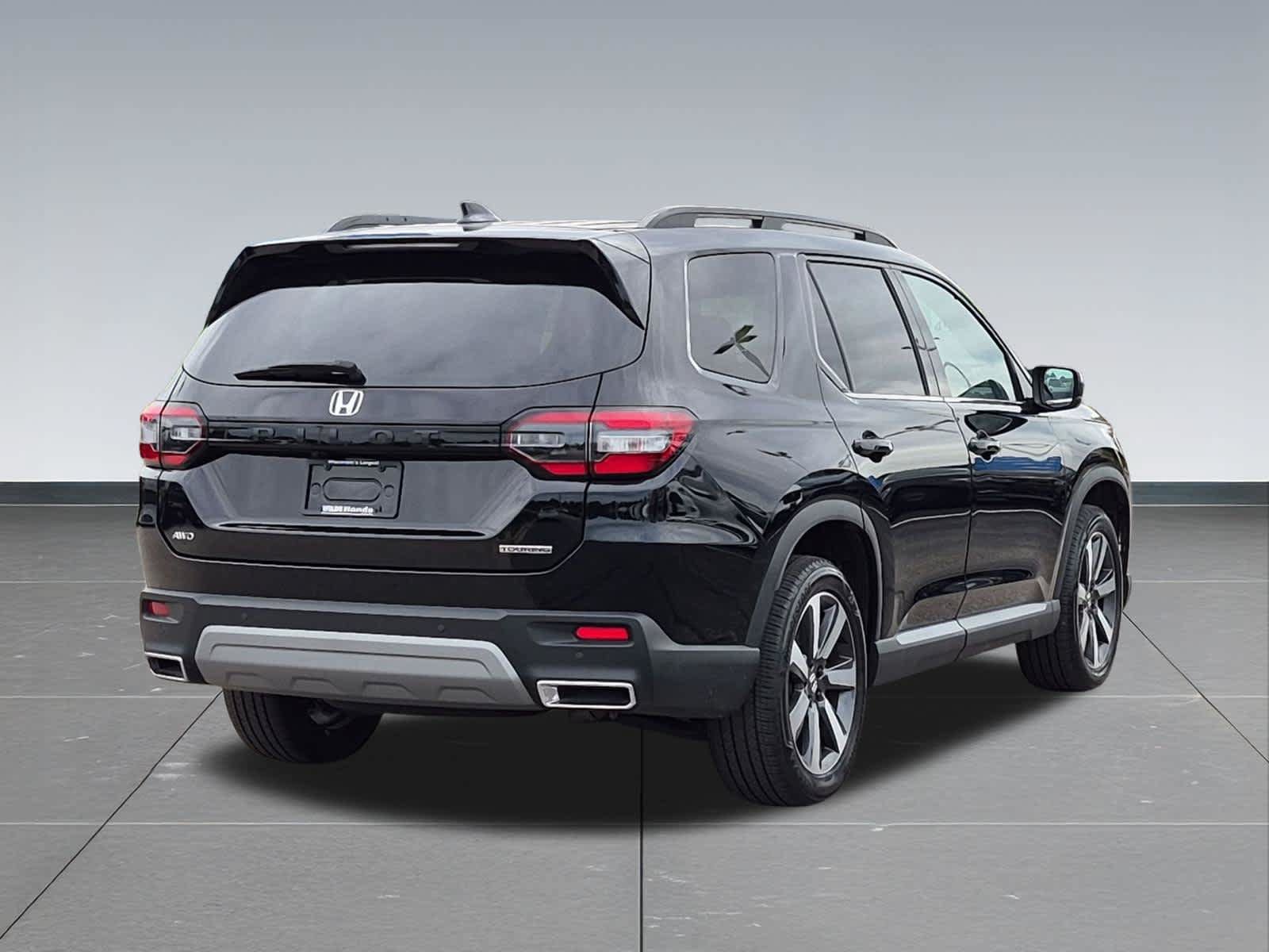 Certified 2025 Honda Pilot Touring image 6