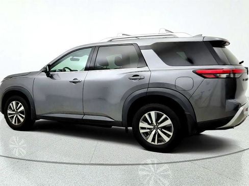 Used 2024 Nissan Pathfinder SL w/ Black Appearance Package AWD/4WD image 7