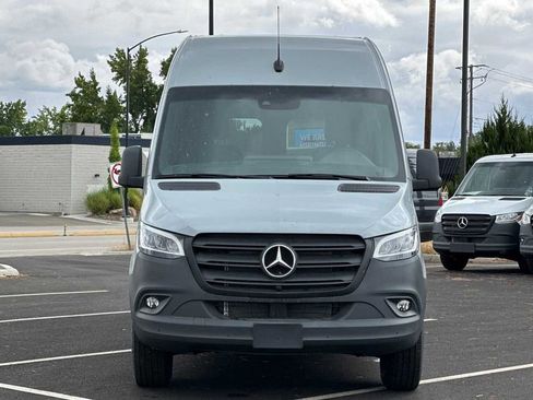 Used 2024 Mercedes-Benz Sprinter 2500 image 8