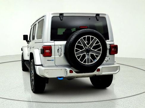 Used 2022 Jeep Wrangler Unlimited Sahara AWD/4WD image 6