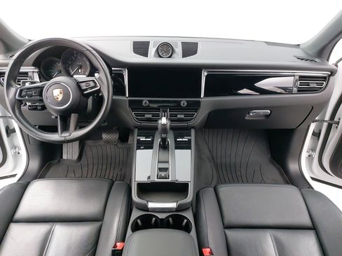 Used 2023 Porsche Macan image 11