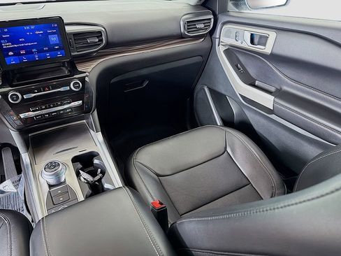 Used 2023 Ford Explorer Limited w/ Equipment Group 301A AWD/4WD image 37