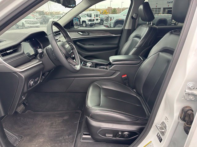 Used 2023 Jeep Grand Cherokee L Limited AWD/4WD image 16