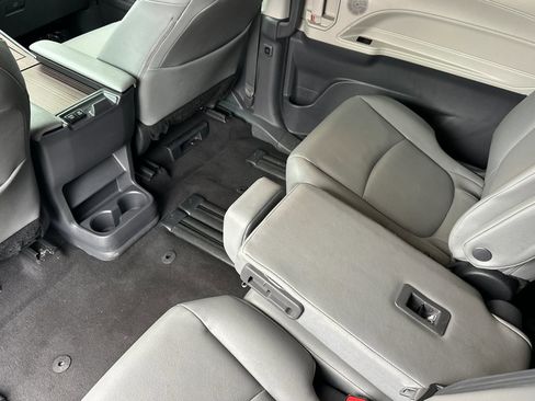 Used 2024 Toyota Sienna XLE image 12