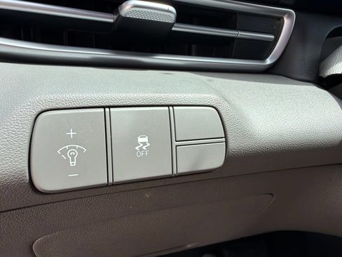 Used 2025 Hyundai Elantra SEL FWD image 26