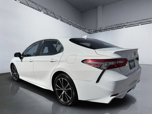 Used 2019 Toyota Camry SE image 5