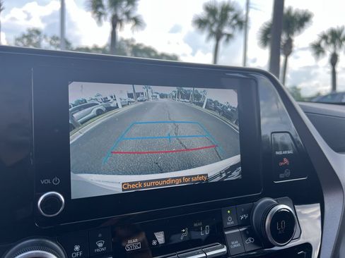 Used 2023 Toyota Highlander LE FWD image 25