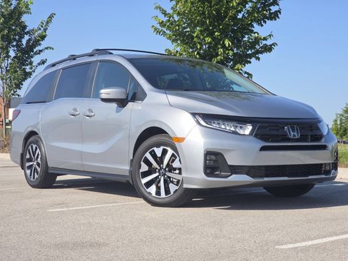Certified 2026 Honda Odyssey EX-L image 2