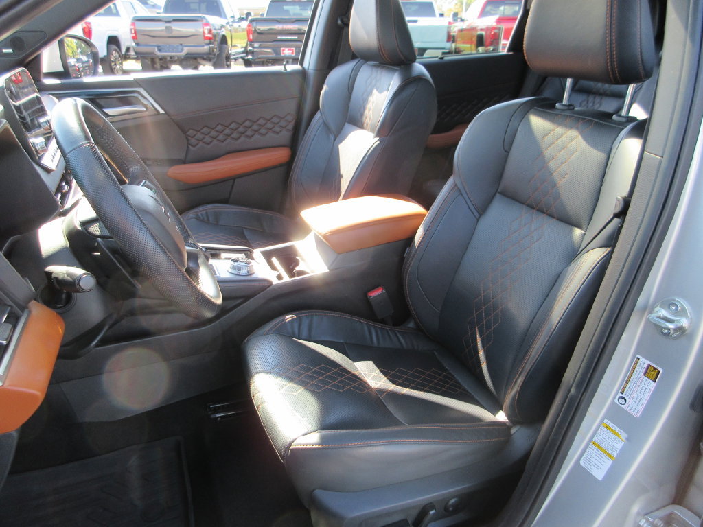 Used 2023 Mitsubishi Outlander SEL AWD/4WD image 22