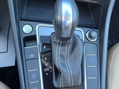 Used 2021 Volkswagen Jetta SE w/ SE Cold Weather Package image 20