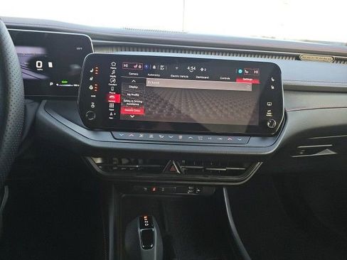 Used 2024 Dodge Charger R/T w/ Plus Group image 19