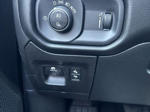 New 2026 RAM 1500 4x4 Crew Cab image 18