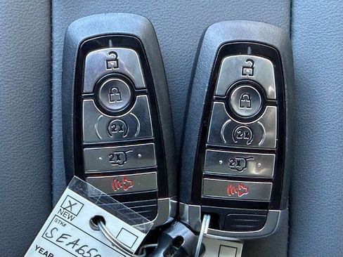 New 2025 Ford Expedition Active image 27