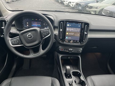 New 2025 Volvo XC40 B5 Core w/ Protection Package Premier image 18