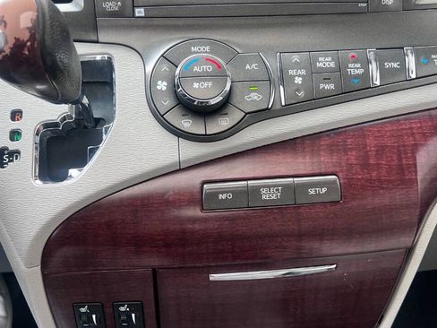 Used 2011 Toyota Sienna Limited w/ Premium Pkg AWD/4WD image 21