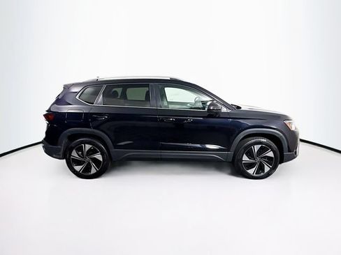 Used 2025 Volkswagen Taos SE AWD/4WD image 9